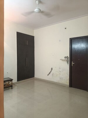 Room in 3 BHK Apartment at Supertech Livingston, Sain Vihar – for Rent