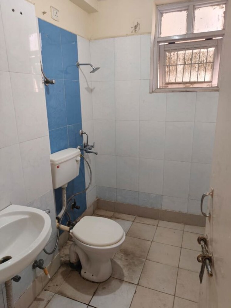 Bathroom, saviour-iris 2 Bedroom 1250 Sq.Ft. Apartment In Sain Vihar Ghaziabad 10463032