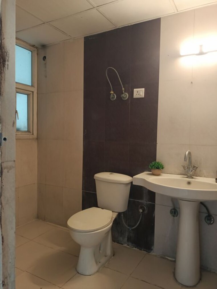 Bathroom, saviour-greenisle 2 Bedroom 1050 Sq.Ft. Apartment In Sain Vihar Ghaziabad 10578011