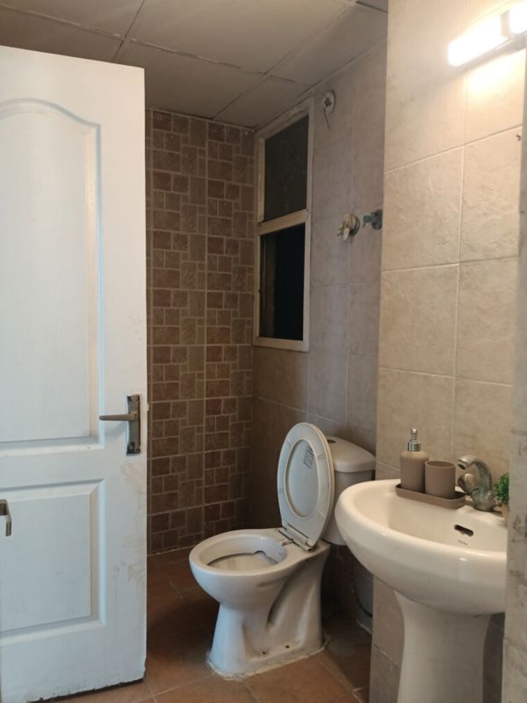 Bathroom, saviour-greenisle 2 Bedroom 1050 Sq.Ft. Apartment In Sain Vihar Ghaziabad 10578011