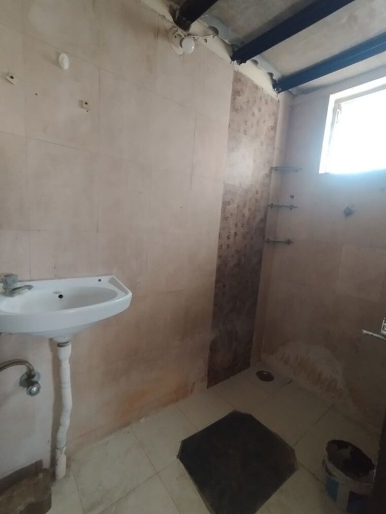 Bathroom, fortune-associates-aristolia 3 Bedroom 1400 Sq.Ft. Apartment In Hadapsar Pune 10578030