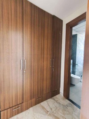 Room in 4 BHK Builder Floor at New Gurgaon – for Rent