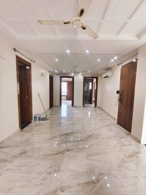 Room in 4 BHK Builder Floor at New Gurgaon – for Rent
