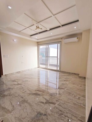 Room in 4 BHK Builder Floor at New Gurgaon – for Rent