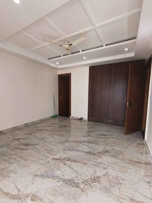 Room in 4 BHK Builder Floor at New Gurgaon – for Rent