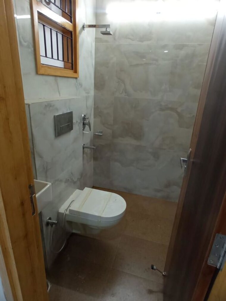 Bathroom, green-wood-city 3 Bedroom 2250 Sq.Ft. Builder Floor In Sector 45 Gurgaon 10578022