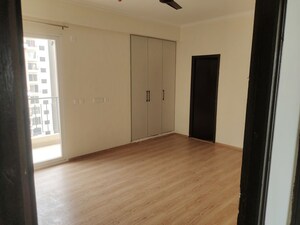 Room in 3 BHK Apartment at Sector 76 – for Rent