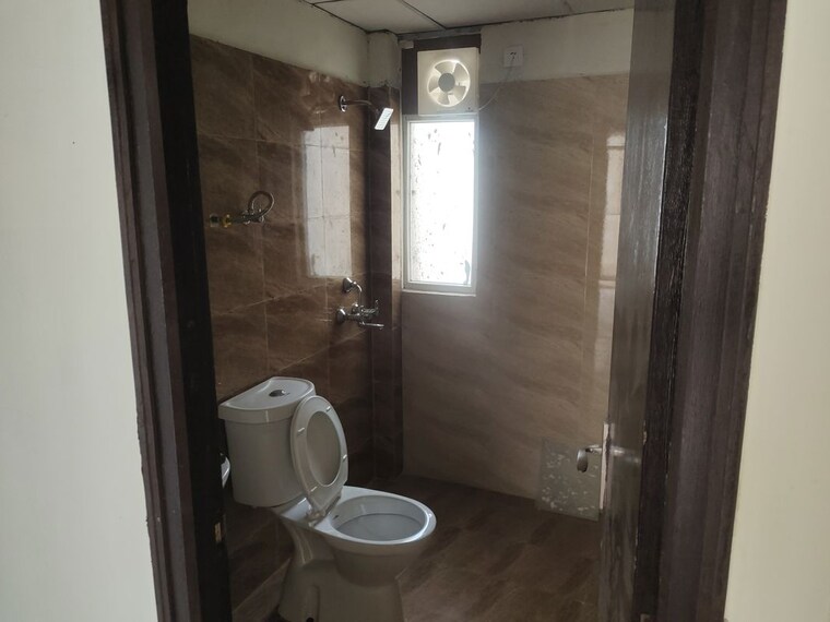 Bathroom, amrapali-crystal-homes 3 Bedroom 1700 Sq.Ft. Apartment In Sector 76 Noida 10578059