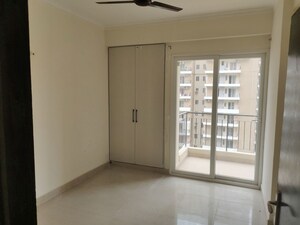 Room in 3 BHK Apartment at Sector 76 – for Rent