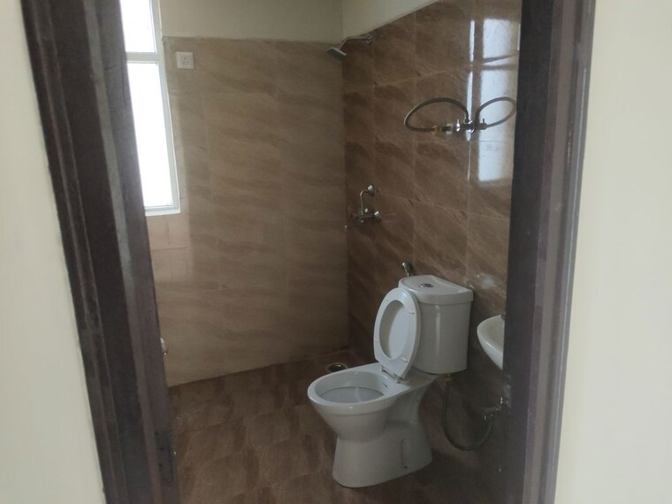 Bathroom, amrapali-crystal-homes 3 Bedroom 1700 Sq.Ft. Apartment In Sector 76 Noida 10578059