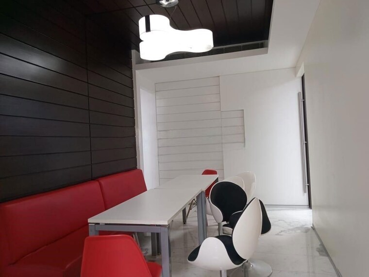 Team Area, mg road Commercial Office Space 2200 Sq.Ft. In Mg Road Indore 10578085