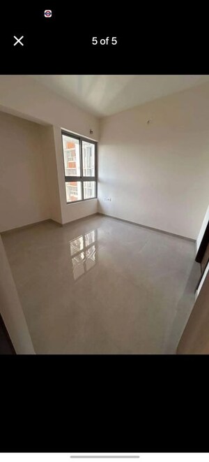 Room in 1 BHK Apartment at Piramal Vaikunth, Balkum Pada – for Rent