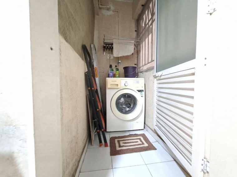 Bathroom, dosti-west-county 1.5 Bedroom 545 Sq.Ft. Apartment In Balkum Pada Thane 10578095