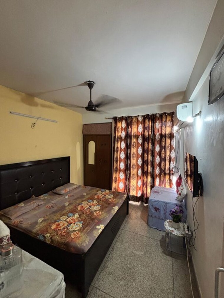 Bedroom, sector 46 2.5 Bedroom 300 Sq.Mt. Villa In Sector 46 Noida 10578122