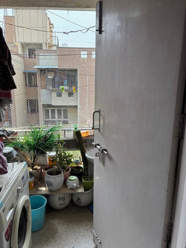 Balcony, sector 46 2.5 Bedroom 300 Sq.Mt. Villa In Sector 46 Noida 10578122