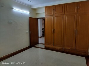 Room in 2 BHK Apartment at Jaipurias Sunrise Greens Zirakpur, Vip Road – for Rent