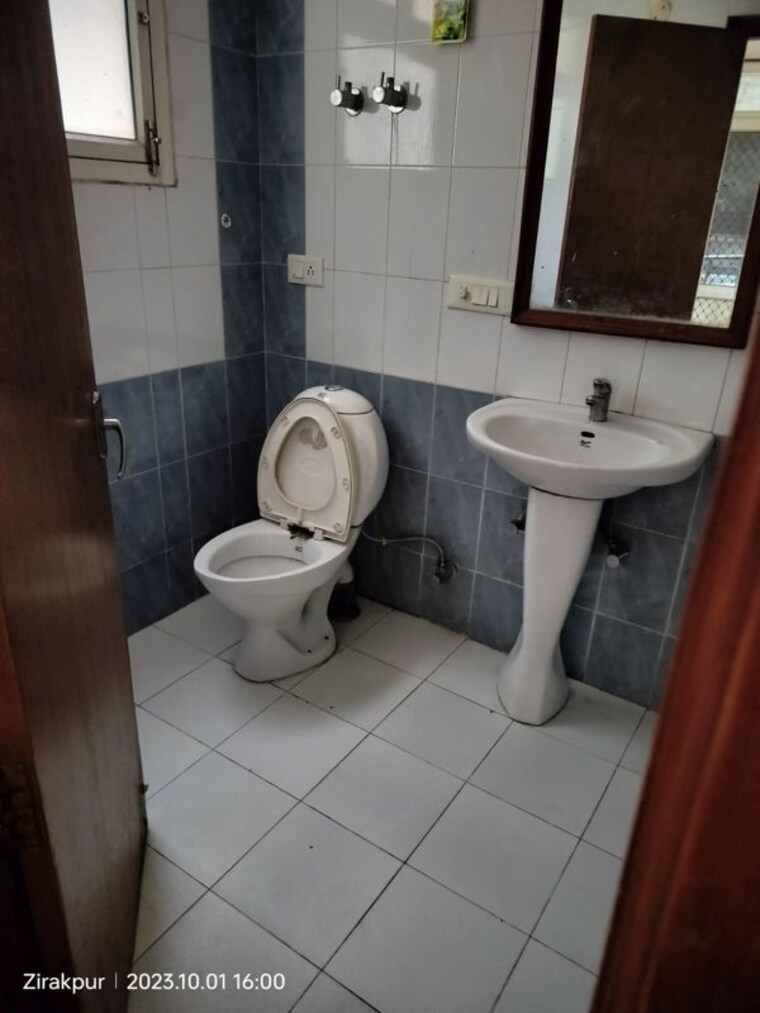 Bathroom, jaipurias-sunrise-greens-zirakpur 2 Bedroom 1300 Sq.Ft. Apartment In Vip Road Zirakpur 10578124