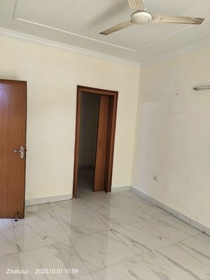 Room in 2 BHK Apartment at Jaipurias Sunrise Greens Zirakpur, Vip Road – for Rent
