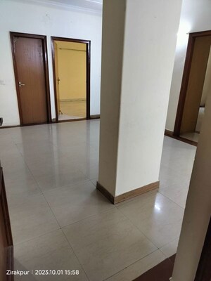 Room in 2 BHK Apartment at Jaipurias Sunrise Greens Zirakpur, Vip Road – for Rent
