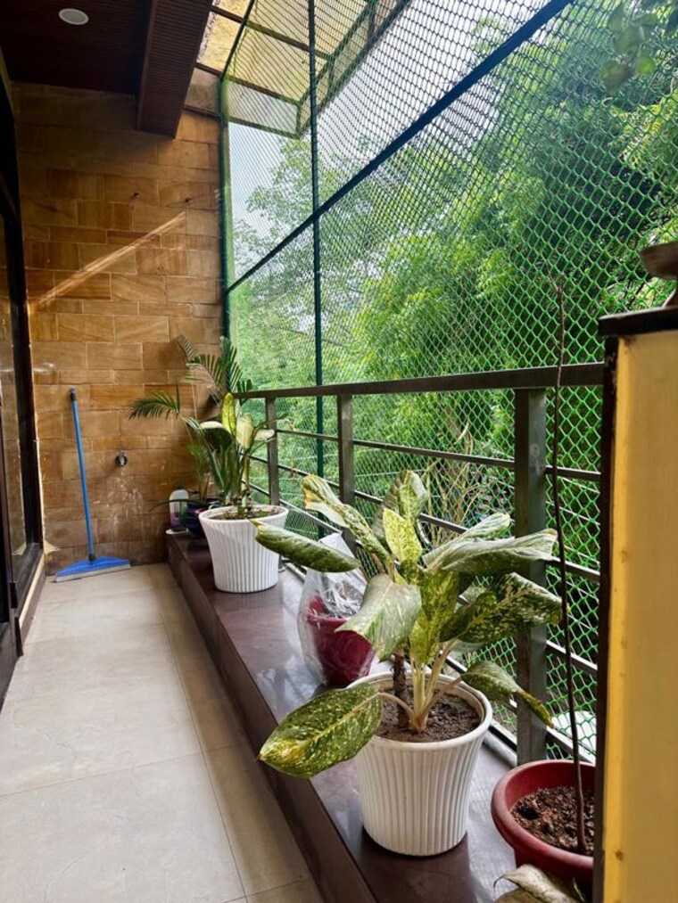 Balcony, chittaranjan park 3 Bedroom 160 Sq.Ft. Builder Floor In Chittaranjan Park Delhi 10578145