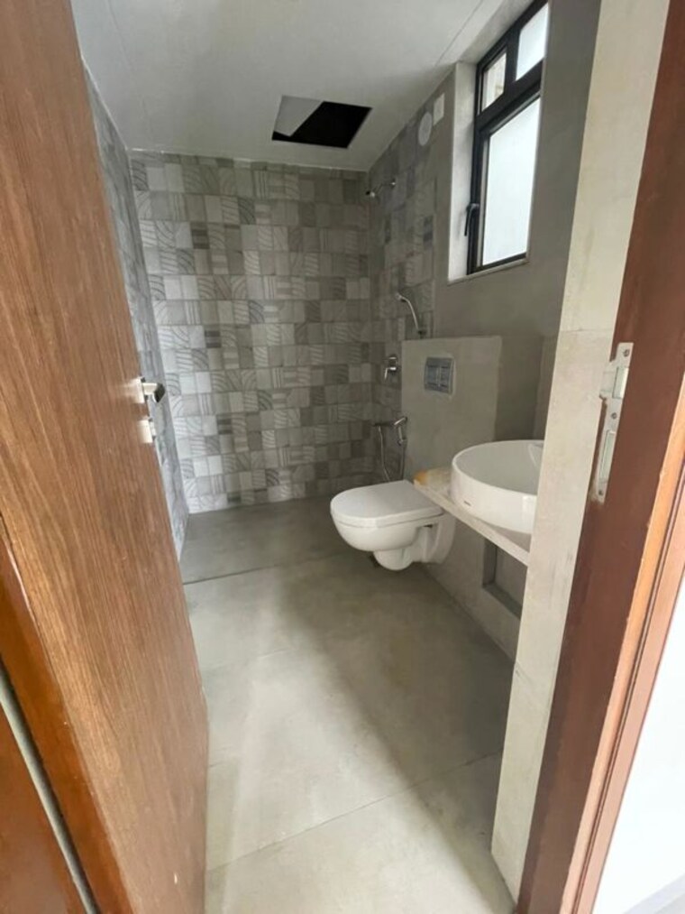 Bathroom, hubtown-seasons 2 Bedroom 742 Sq.Ft. Apartment In Chembur Mumbai 10578184