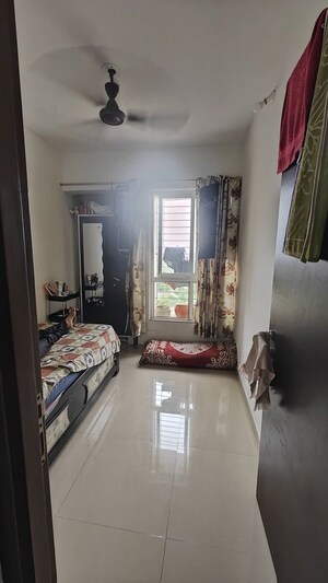 Furnished Amenities in Studio Apartment at Hiranandani Solitaire Studio Apartment, Ghodbunder Road – for Rent