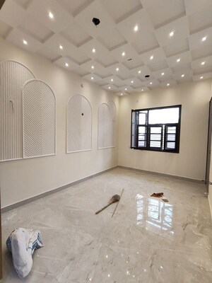 Room in 3 BHK Independent House at Jankipuram Extension – for Sale