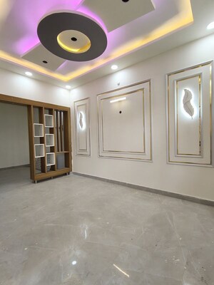 Room in 3 BHK Independent House at Jankipuram Extension – for Sale