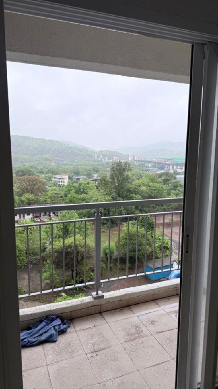 Balcony, metropolis-bayside 1 Bedroom 300 Sq.Ft. Apartment In Kasarvadavali Thane 10578273
