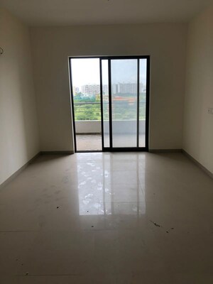 Room in 2 BHK Apartment at Vascon Citron Phase 2, Wagholi – for Sale