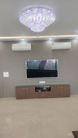 Furnished Amenities in 4 BHK Apartment at Krishna Nagar – for Rent