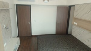 Room in 4 BHK Apartment at Krishna Nagar – for Rent