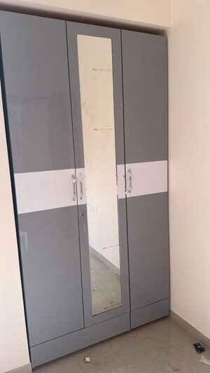 Bathroom in 1.5 BHK Apartment at Sheth Zuri, Laxmi Nagar – for Rent