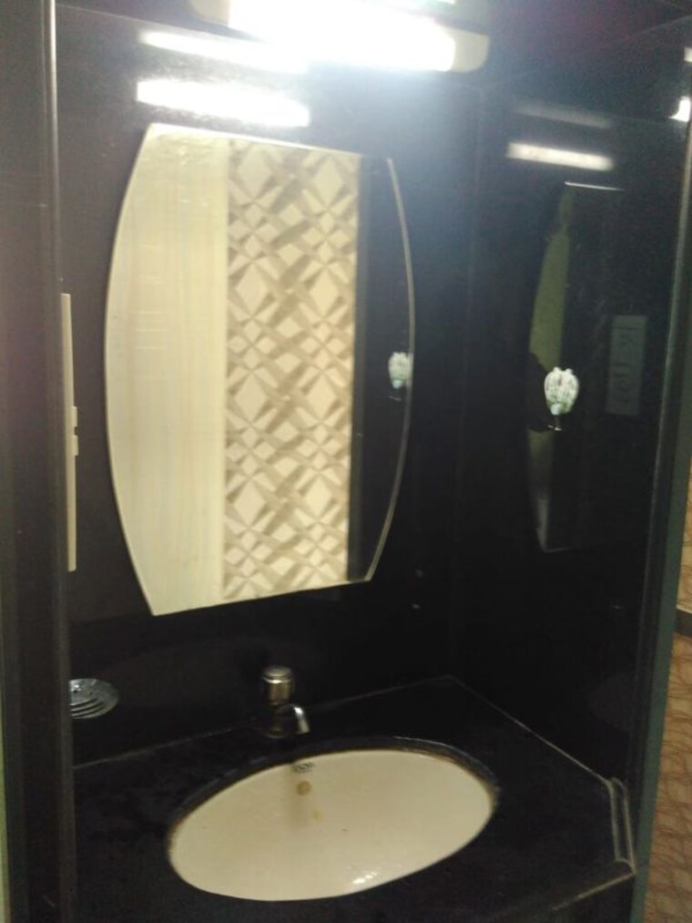 Bathroom, jal-darshan-chs-borivali-west 1 Bedroom 650 Sq.Ft. Apartment In Borivali West Mumbai 10578312