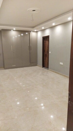 Room in 3 BHK Builder Floor at New Friends Colony – for Sale