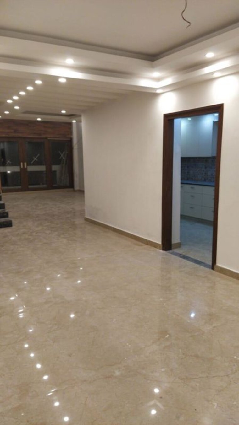 Room, new friends colony 3 Bedroom 300 Sq.Yd. Builder Floor In New Friends Colony Delhi 10578340