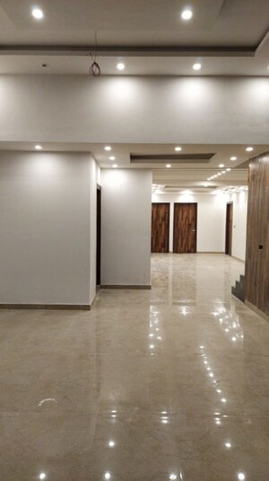 Room in 3 BHK Builder Floor at New Friends Colony – for Sale