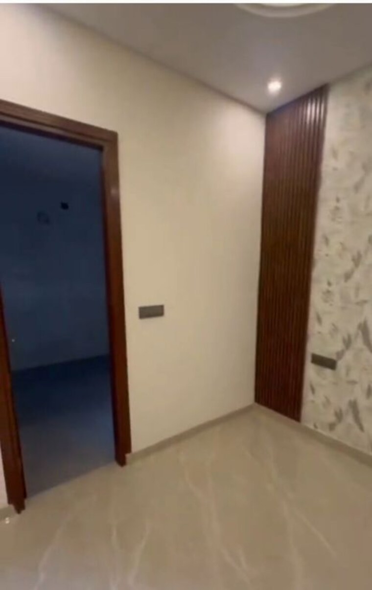 Room, sector 123 4 Bedroom 200 Sq.Yd. Independent House In Sector 123 Mohali 10578354