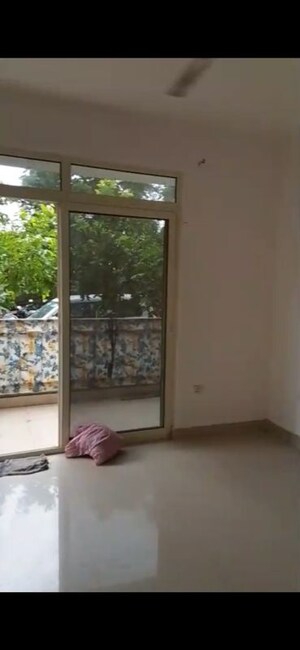 Room in 2 BHK Apartment at Conscient Habitat 78, Sector 78 – for Rent