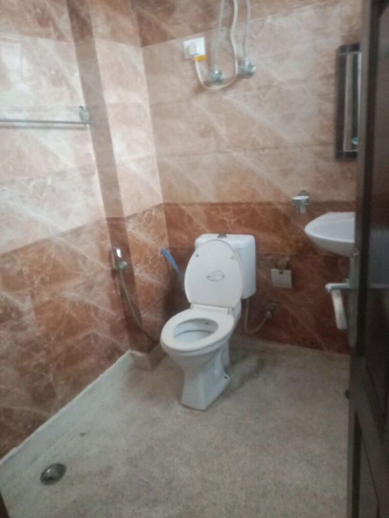 Bathroom, kohli-one-malibu-town-plot 1 Bedroom 192 Sq.Ft. Builder Floor In Sector 47 Gurgaon 10578433