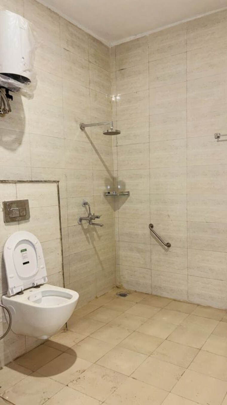 Bathroom, kingson-green-villa-phase-2 3 Bedroom 2450 Sq.Ft. Villa In Panchsheel Green Greater Noida 10578452