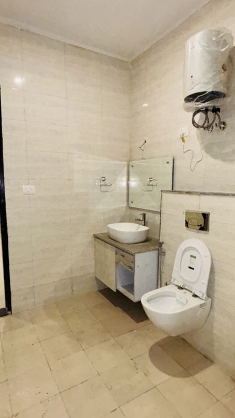 Bathroom, kingson-green-villa-phase-2 3 Bedroom 2450 Sq.Ft. Villa In Panchsheel Green Greater Noida 10578452