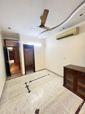 Room in 3 BHK Builder Floor at Naraina – for Rent
