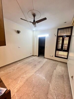 Room in 3 BHK Builder Floor at Naraina – for Rent