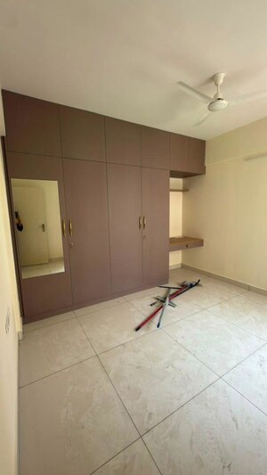 Room in 3 BHK Apartment at Mantri Webcity, Hennur Road – for Rent
