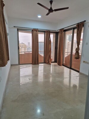 Room in 2 BHK Apartment at Marathon Nextzen Era, Lower Parel – for Rent