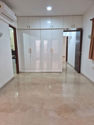 Room in 2 BHK Apartment at Marathon Nextzen Era, Lower Parel – for Rent