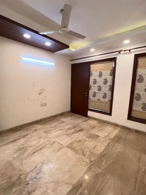 Room in 3 BHK Builder Floor at Naraina – for Rent
