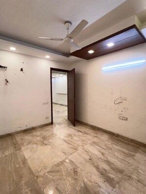 Room in 3 BHK Builder Floor at Naraina – for Rent