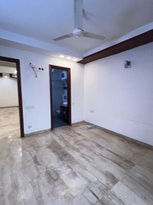 Room in 3 BHK Builder Floor at Naraina – for Rent